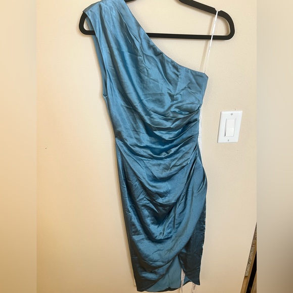 Elliatt Cassini Dress - Picture 3 of 8